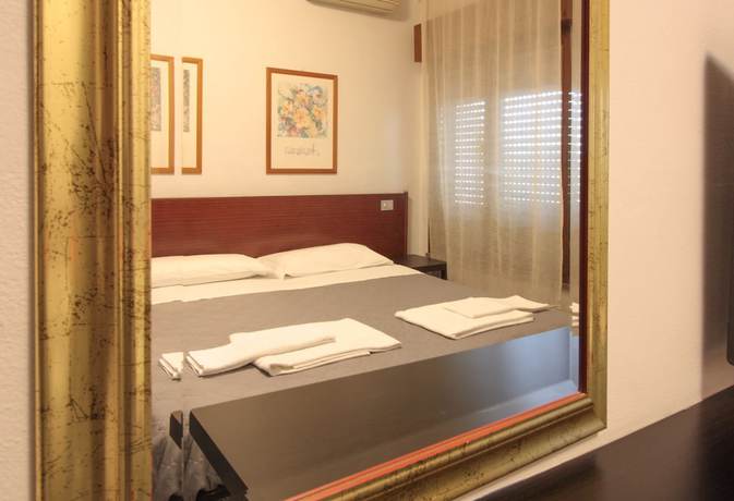 Imagen de la habitación del Hotel Rose and Crown, Correggio. Foto 5