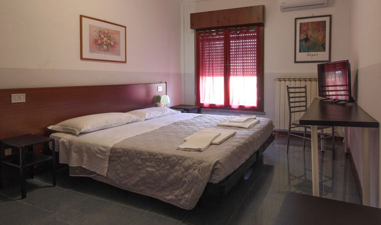 Imagen de la habitación del Hotel Rose and Crown, Correggio. Foto 6