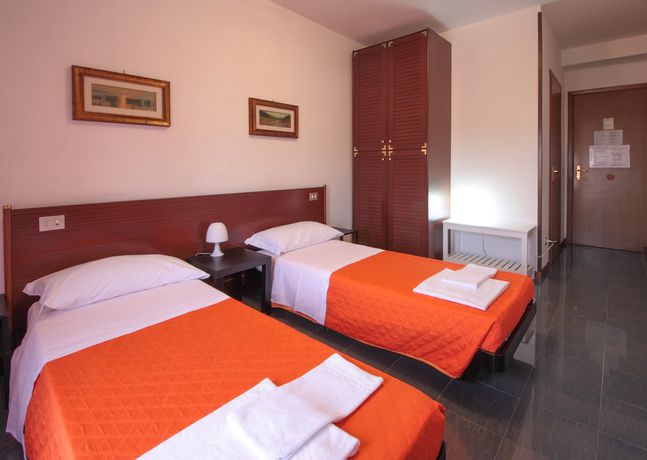 Imagen de la habitación del Hotel Rose and Crown, Correggio. Foto 9