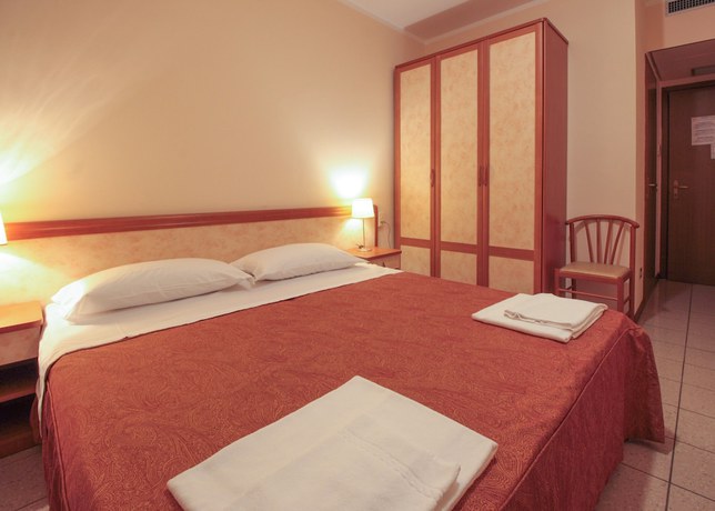 Imagen de la habitación del Hotel Rose and Crown, Correggio. Foto 12