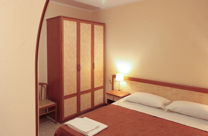 Imagen de la habitación del Hotel Rose and Crown, Correggio. Foto 13