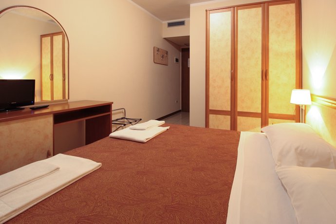 Imagen de la habitación del Hotel Rose and Crown, Correggio. Foto 15