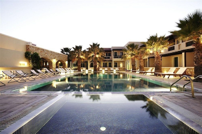 Imagen de la piscina del Hotel Rosebay. Foto 5