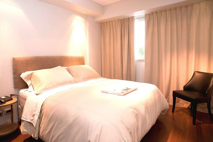 Imagen de la habitación del Hotel Rosedal Suite. Foto 17