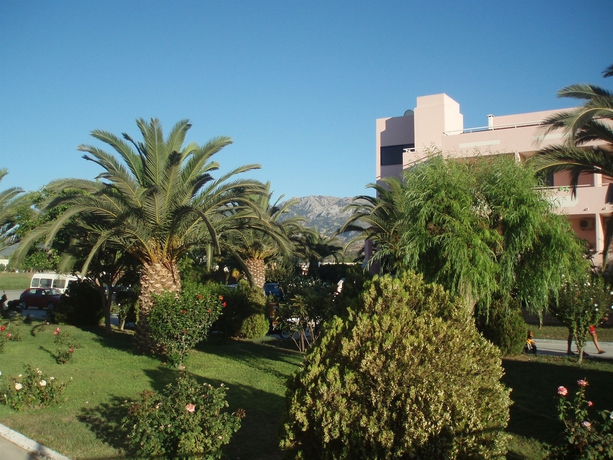 Imagen de los exteriores del Hotel Roselands Bungalows. Foto 9