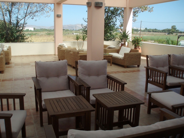 Imagen de los exteriores del Hotel Roselands Bungalows. Foto 15