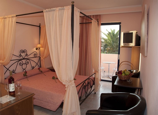 Imagen de la habitación del Hotel Roselands Bungalows. Foto 7