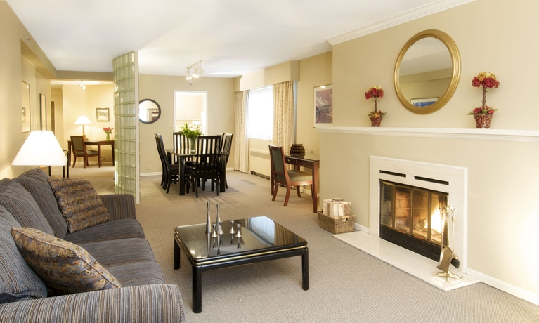 Imagen de los interiores del Hotel Rosellen Suites At Stanley Park. Foto 7