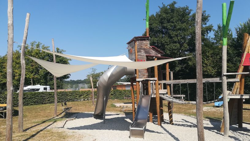Imagen de los exteriores del Hotel Rosengarten, Pirmasens. Foto 19