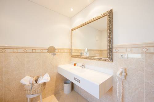 Imagen de la habitación del Hotel Rosenhotel Maria Theresia. Foto 15