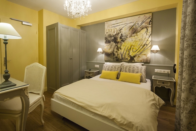 Imagen de la habitación del Hotel Roses, Estrasburgo. Foto 3