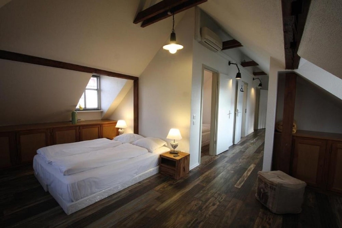 Imagen de la habitación del Hotel Roses, Estrasburgo. Foto 5