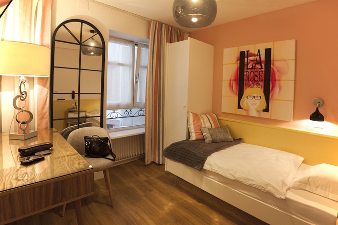 Imagen de la habitación del Hotel Roses, Estrasburgo. Foto 9