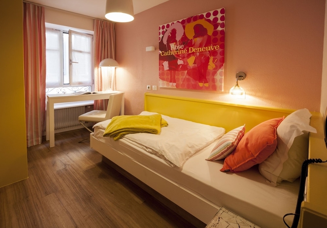 Imagen de la habitación del Hotel Roses, Estrasburgo. Foto 10