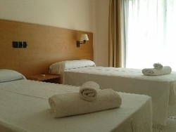 Imagen general del Hotel Roses House Beach. Foto 4