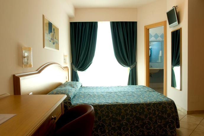 Imagen de la habitación del Hotel Roses, Roseto Degli Abruzzi. Foto 4