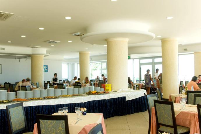 Imagen del bar/restaurante del Hotel Roses, Roseto Degli Abruzzi. Foto 2