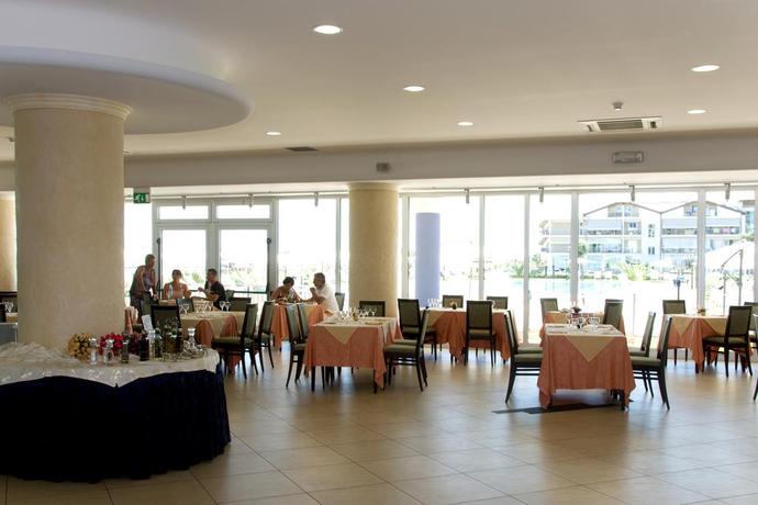 Imagen del bar/restaurante del Hotel Roses, Roseto Degli Abruzzi. Foto 3