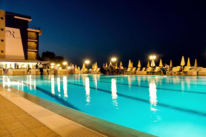 Imagen de la piscina del Hotel Roses, Roseto Degli Abruzzi. Foto 13