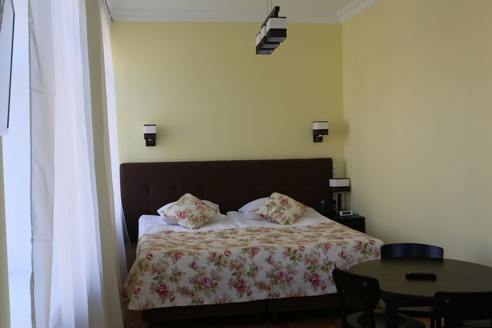 Imagen de la habitación del Hotel Roses, San Petersburgo. Foto 16