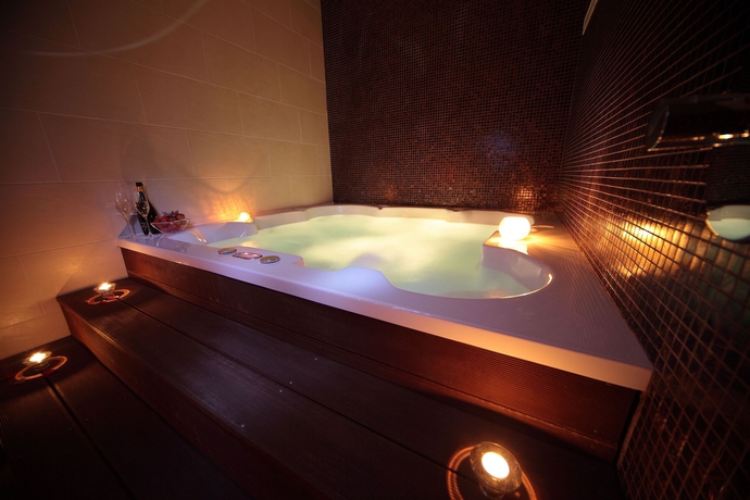 Imagen de la piscina del Hotel Roset & Residence. Foto 16