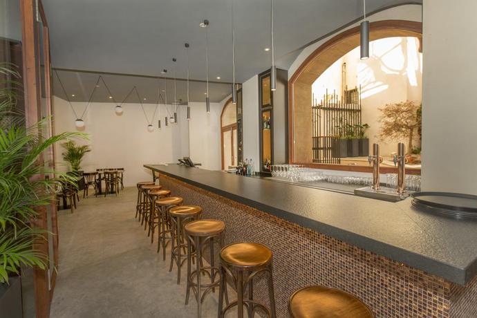 Imagen del bar/restaurante del Hotel Roset&oacute; by Petit Palace. Foto 4
