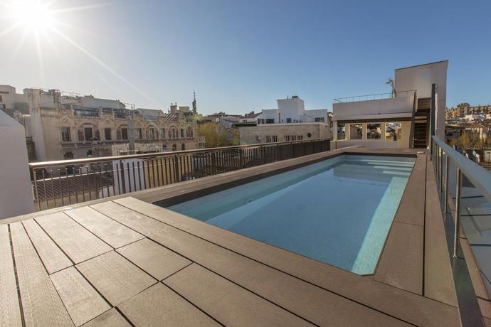 Imagen de la piscina del Hotel Roset&oacute; by Petit Palace. Foto 23