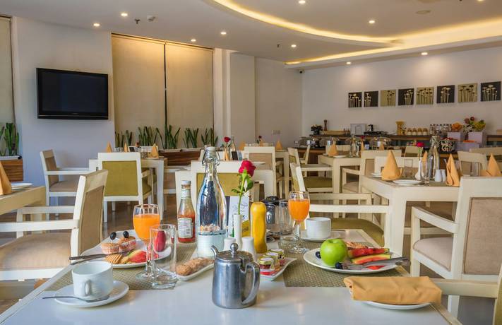Imagen del bar/restaurante del Hotel Rosewood Apartment - Gurgaon. Foto 2