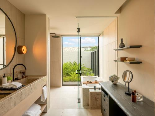 Imagen de la habitación del Hotel Rosewood Miyakojima. Foto 13