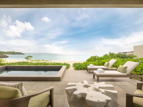 Imagen de la habitación del Hotel Rosewood Miyakojima. Foto 14
