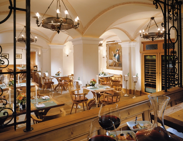 Imagen del bar/restaurante del Hotel Rosewood Schloss Fuschl. Foto 6