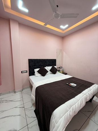 Imagen de la habitación del Hotel Roshan. Foto 7