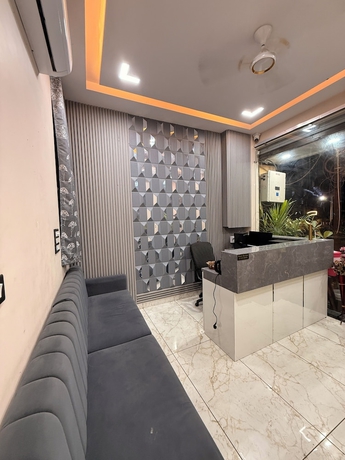 Imagen de los interiores del Hotel Roshan. Foto 16