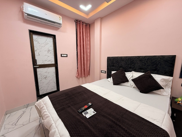 Imagen de la habitación del Hotel Roshan. Foto 12