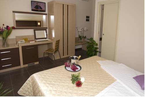 Imagen de la habitación del Hotel Rosignano. Foto 5