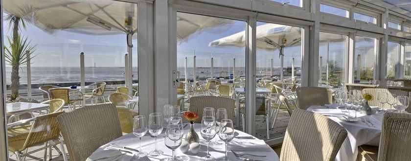 Imagen del bar/restaurante del Hotel Roslin Beach. Foto 3