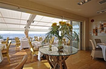 Imagen del bar/restaurante del Hotel Roslin Beach. Foto 5