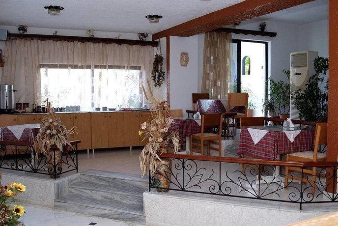 Imagen de los interiores del Hotel Rosmari. Foto 13