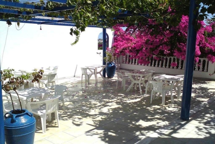 Imagen de los exteriores del Hotel Rosmari. Foto 10