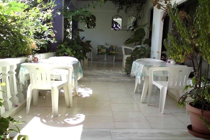 Imagen de los exteriores del Hotel Rosmari. Foto 12