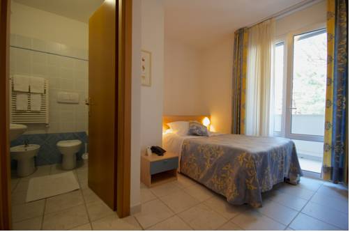 Imagen de la habitación del Hotel Rosmarina. Foto 13