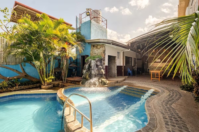 Imagen de la piscina del Hotel Ross Rose Budget. Foto 15