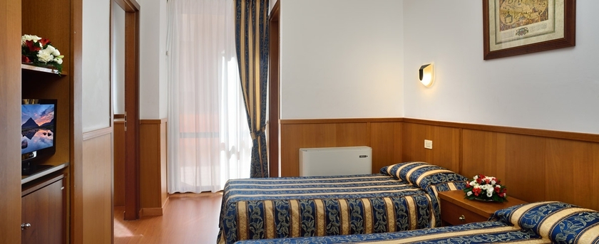 Imagen de la habitación del Hotel Rossini, Pesaro. Foto 4