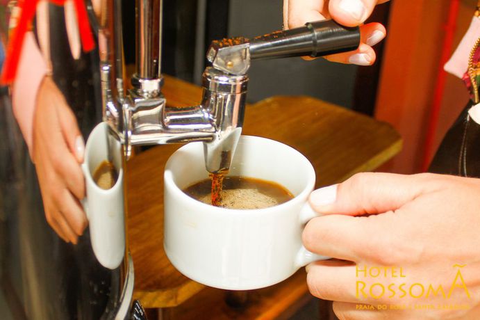 Imagen de los exteriores del Hotel Rossomã. Foto 17