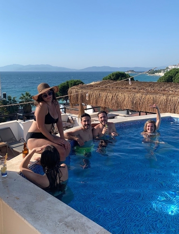 Imagen de la piscina del Hotel Rosy Suites. Foto 17