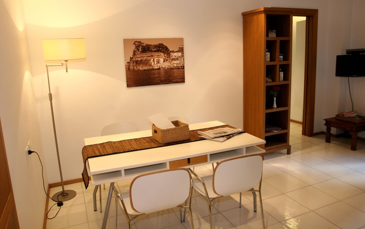 Imagen de la habitación del Hotel Rota Suites. Foto 5