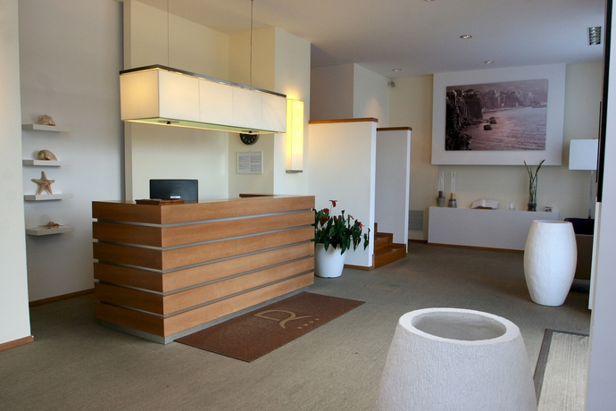 Imagen de los interiores del Hotel Rota Suites. Foto 16