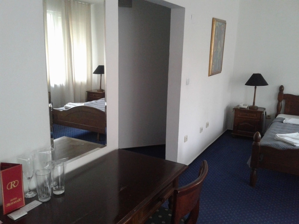 Imagen de la habitación del Hotel Rotasar. Foto 10