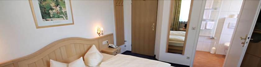 Imagen de la habitación del Hotel Roter Hahn - Bed and Breakfast. Foto 10