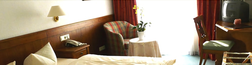 Imagen de la habitación del Hotel Roter Hahn - Bed and Breakfast. Foto 11